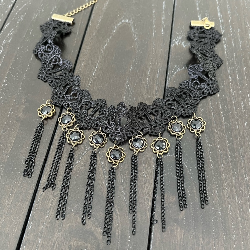 Choker - Picture 3 of 10